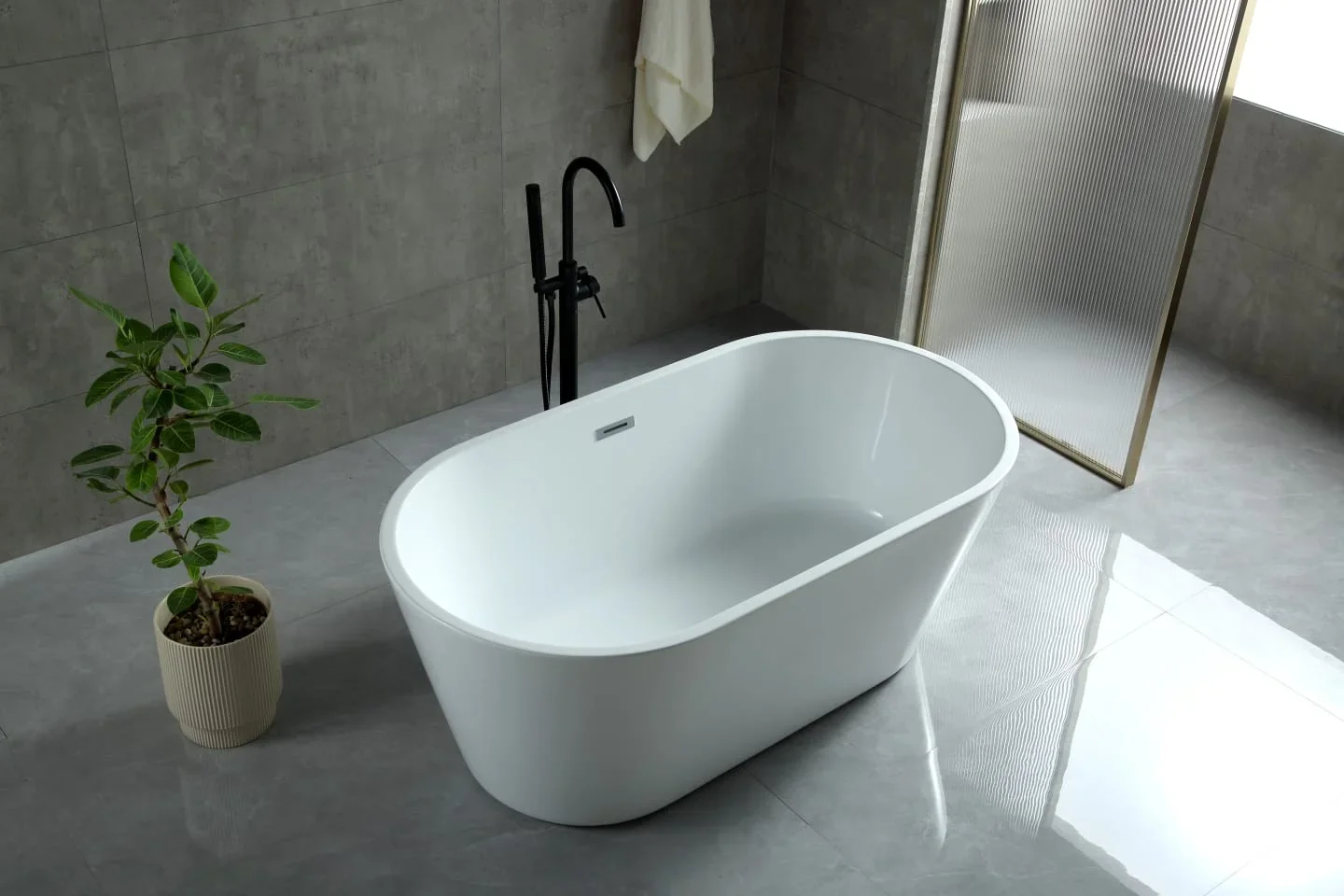 Free standing Oval Bath Tub  1500mm